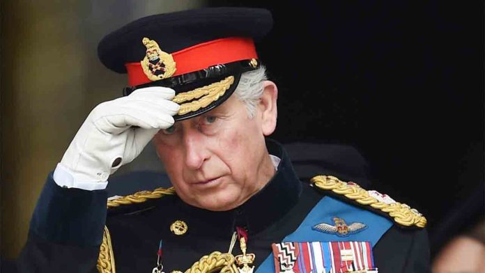 El rey Carlos III de Inglaterra tiene cáncer y se retira de la vida pública