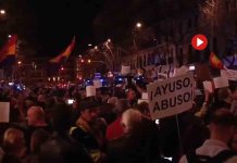 Concentración ante la sede del PP en Génova para pedir la dimisión de Ayuso Concentración ante la sede del PP en Génova para pedir la dimisión de Ayuso