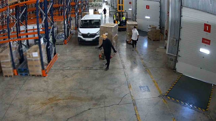 Robo en una logística de Guadalajara: dos trabajadores implicados