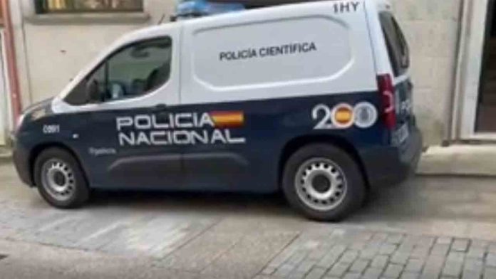 Un hombre mata a su expareja de 25 años en Ribeira, A Coruña