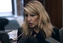 Díaz negocia la reducción de la jornada laboral y su digitalización Yolanda Díaz propone prohibir indultos a los condenados por corrupción