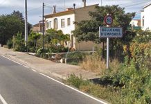Encuentran un menor muerto y la madre herida en un piso en Bellcaire, Girona Encuentran un menor muerto y la madre herida en un piso en Bellcaire, Girona