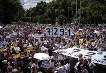 Miles de personas se manifiestan en Madrid por la sanidad pública Miles de personas se manifiestan en Madrid por la sanidad pública
