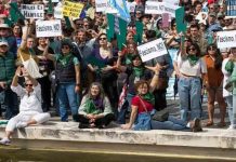 Multitudinaria manifestación contra el fascismo por la reunión de la ultraderecha Multitudinaria manifestación contra el fascismo por la reunión de la ultraderecha