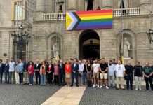 El Ayuntamiento de Barcelona coloca la bandera arcos iris por el Día del Orgullo LGTBI El Ayuntamiento de Barcelona coloca la bandera arcos iris por el Día del Orgullo LGTBI