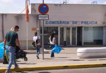 Los 5 policías detenidos en Sevilla, acusados de organización criminal, robo y coacciones Los 5 policías detenidos en Sevilla acusados de organización criminal, robo y coacciones