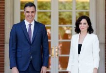Ayuso planta a Sánchez en la Moncloa por haberla ‘difamado’ Ayuso planta a Sánchez en la Moncloa por haberla 'difamado'