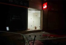 Arrancan un cajero automático de Alcanar con un camión de construcción Arrancan un cajero automático de Alcanar con un camión de construcción