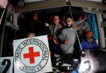 Israel libera a 90 prisioneros palestinos tras la entrega de las 3 rehenes israelíes Israel libera a 90 prisioneros palestinos tras la entrega de las 3 rehenes israelíes