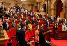 El Parlament catalán reprueba a Mazón y pide su dimisión El Parlament catalán reprueba a Mazón y pide su dimisión