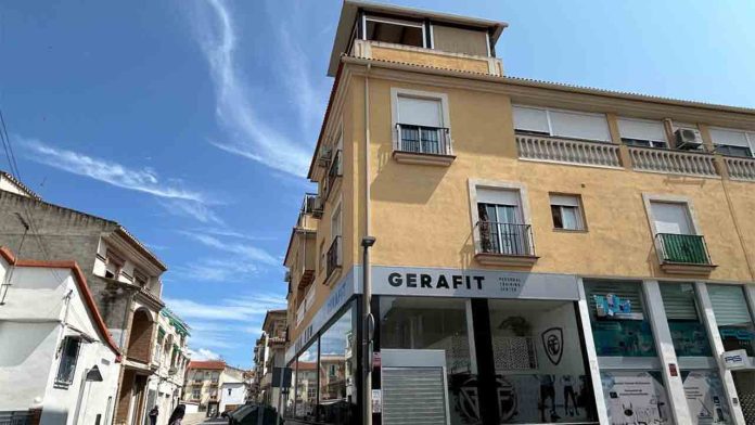 Apuñala a su mujer e hijo en Cúllar Vega y se suicida Apuñala a su mujer e hijo en Cúllar Vega y se suicida