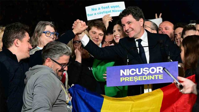 Nicușor Dan se impone a la extrema derecha en las elecciones de Rumanía