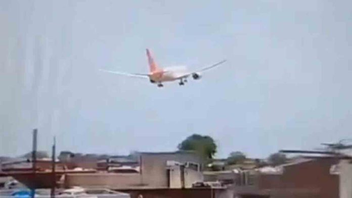 Un avión con 242 pasajeros con destino Londres se estrella en la India