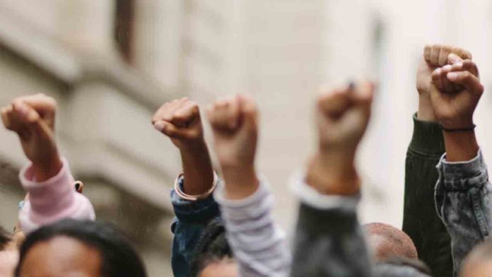 FACUA vs OCU: dos modelos de defensa del consumidor