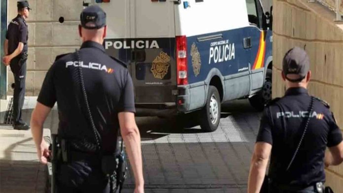 Policía Nacional Cinco detenidos por quemar con un soplete a un okupa en Torrent