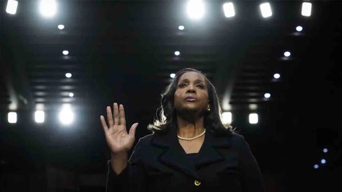 La gobernadora de la Reserva Federal de Estados Unidos Lisa Cook Trump no logra remover a la gobernadora de la Reserva Federal