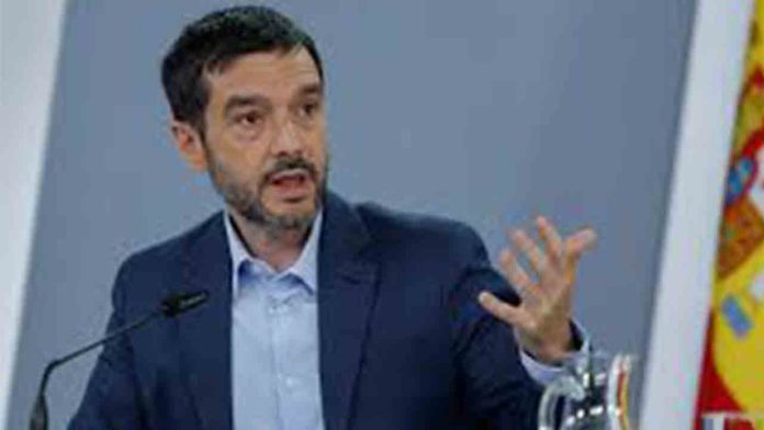 Bustinduy recorta a Facua y multiplica las ayudas a la OCU