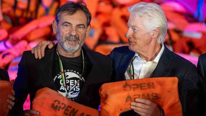 Richard Gere exige la salida de Netanyahu durante el aniversario de Open Arms Richard Gere exige la salida de Netanyahu durante el aniversario de Open Arms