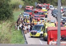 Un autobús vuelca en la C-32, en Barcelona: al menos dos heridos graves Un autobús vuelca en la C-32, en Barcelona al menos dos heridos graves