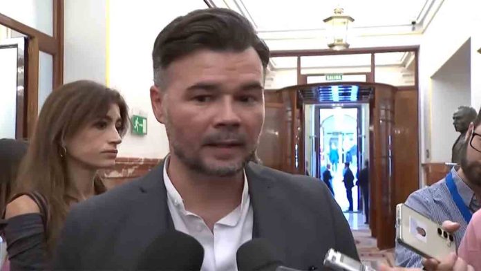 El juez Peinado presenta una querella contra Gabriel Rufián por 70.000 euros