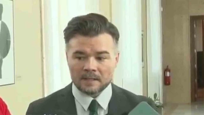 Rufián arremete contra Junts y los acusa de alinearse con la derecha Rufián arremete contra Junts y los acusa de alinearse con la derecha