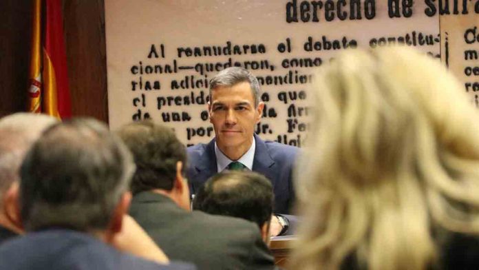 Sánchez admite cobros en efectivo pero defiende la legalidad del PSOE Sánchez admite cobros en efectivo pero defiende la legalidad del PSOE