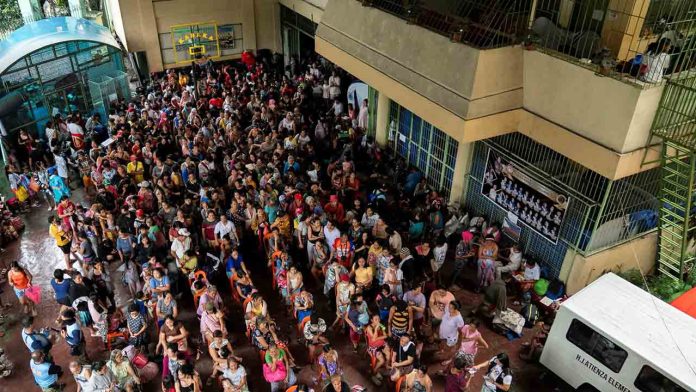 Filipinas evacúa a casi un millón de personas ante la llegada del tifón Fung-wong Filipinas evacúa a casi un millón de personas ante la llegada del tifón Fung-wong