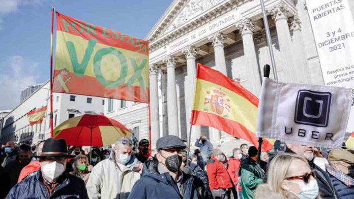La Ley del Taxi avanza en el Parlament mientras Élite apunta a la ultraderecha