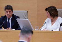 Mazón justifica no contestar llamadas de Pradas: «Tenía el móvil en la mochila» Mazón justifica no contestar llamadas de Pradas: "Tenía el móvil en la mochila"