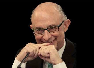 La investigación al exministro Montoro se prorroga tras reclamarse nuevos datos a los Mossos Tensiones entre Fiscalía Anticorrupción y la UCO por el caso Montoro