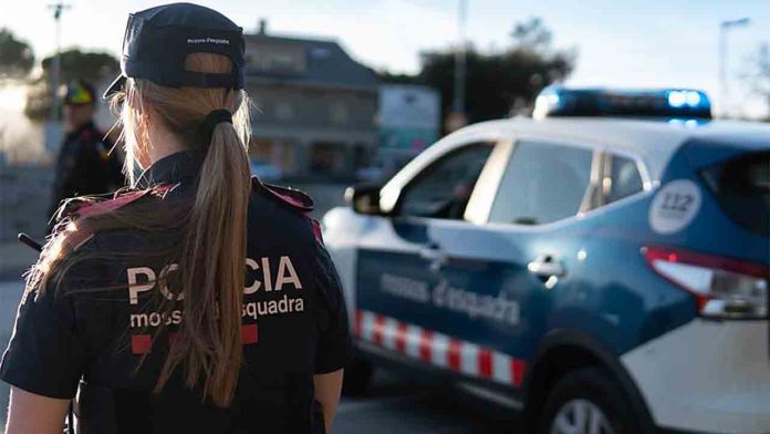 Sancionada una agente de los Mossos por multar a su ex Sancionada una agente de los Mossos por multar a su ex