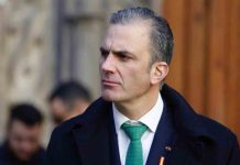 Abascal expulsa a Ortega Smith del zulo de ultraderecha Abascal expulsa a Ortega Smith del zulo de ultraderecha