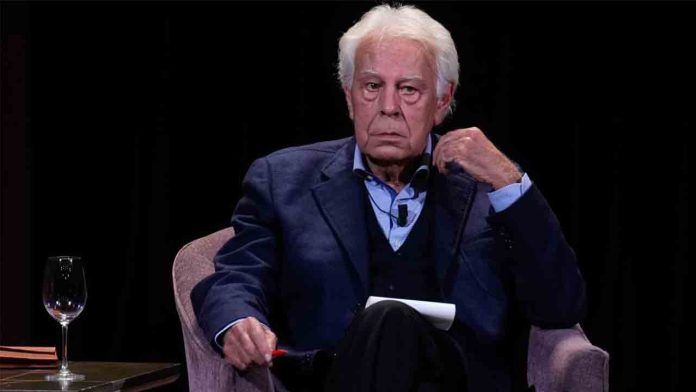 Felipe González se aferra al PSOE mientras reniega de Sánchez Felipe González se aferra al PSOE mientras reniega de Sánchez