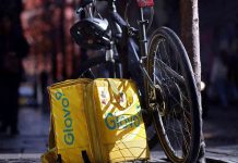 CGT acusa a Glovo de aplicar un ERE encubierto tras despedir a cientos de repartidores CGT acusa a Glovo de aplicar un ERE encubierto tras despedir a cientos de repartidores