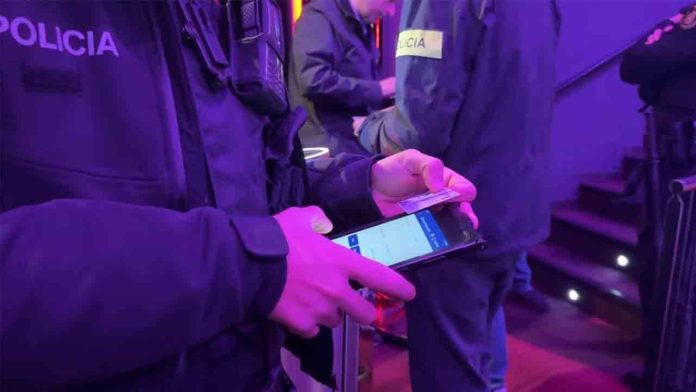 Detenida una pareja por robo de más de 70 móviles en Catalunya