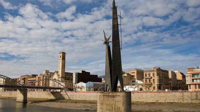 El Supremo despeja el camino para retirar el monumento franquista de Tortosa