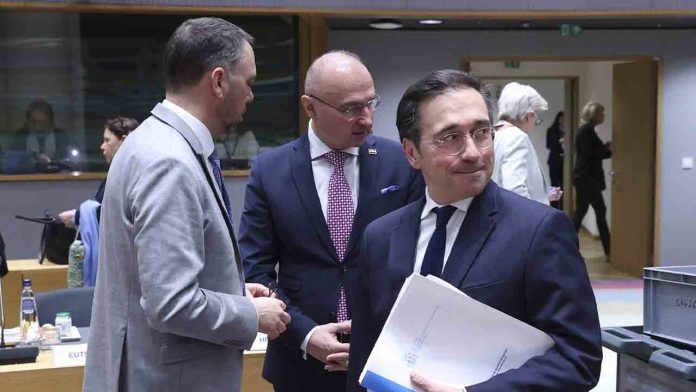 José Manuel Albares España descarta participar en una misión militar en el estrecho de Ormuz