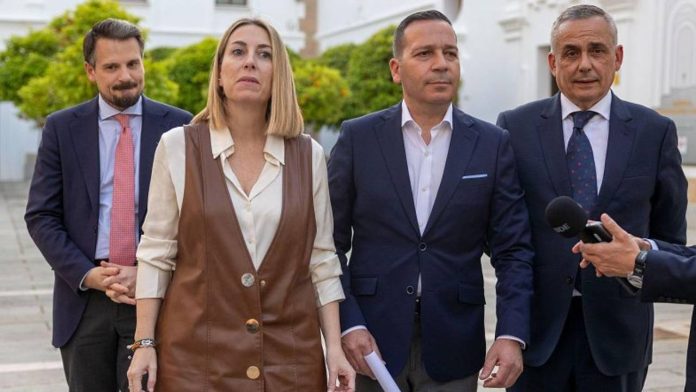 Guardiola encarrila su investidura al asumir las condiciones de Vox Guardiola encarrila su investidura al asumir las condiciones de Vox