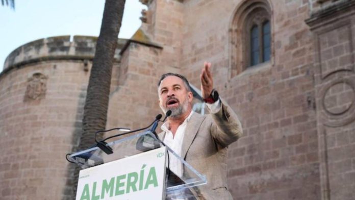 Abascal eleva el tono en la campaña andaluza y llama a Sánchez "Chuloputas"