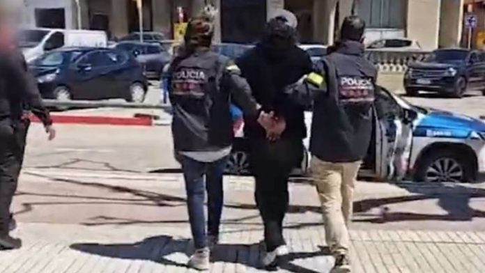 Detenido en Arenys de Mar por violar y tratar de matar a una mujer tras captarla en una app
