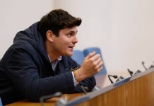 El Congreso endurece las normas y retira las credenciales a Quiles y Ndongo El Congreso endurece las normas y retira las credenciales a Quiles y Ndongo