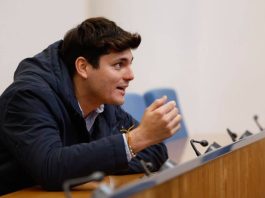 El Congreso endurece las normas y retira las credenciales a Quiles y Ndongo El Congreso endurece las normas y retira las credenciales a Quiles y Ndongo