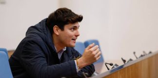El Congreso endurece las normas y retira las credenciales a Quiles y Ndongo El Congreso endurece las normas y retira las credenciales a Quiles y Ndongo