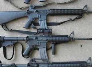 Hallan 12 fusiles de asalto AK-74 tras una fuga en la AP-7 en Girona Hallan 12 fusiles de asalto AK-74 tras una fuga en la AP-7 en Girona