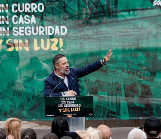 La Junta Electoral bloquea una protesta ligada a Vox al verla como campaña disfrazada La Junta Electoral bloquea una protesta ligada a Vox al verla como campaña disfrazada