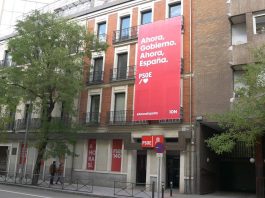 Registro en la sede del PSOE por una posible financiación irregular Registro en la sede del PSOE por una posible financiación irregular