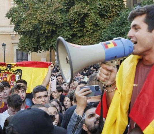 Retirada de acreditación en el Congreso a Quiles y Ndongo Retirada de acreditación en el Congreso a Quiles y Ndongo