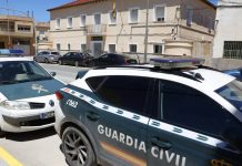 Triple crimen en Dolores: un guardia civil mata a su mujer y a su hijo antes de suicidarse Triple crimen en Dolores: un guardia civil mata a su mujer y a su hijo antes de suicidarse