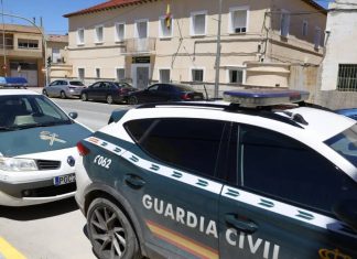 Triple crimen en Dolores: un guardia civil mata a su mujer y a su hijo antes de suicidarse Triple crimen en Dolores: un guardia civil mata a su mujer y a su hijo antes de suicidarse