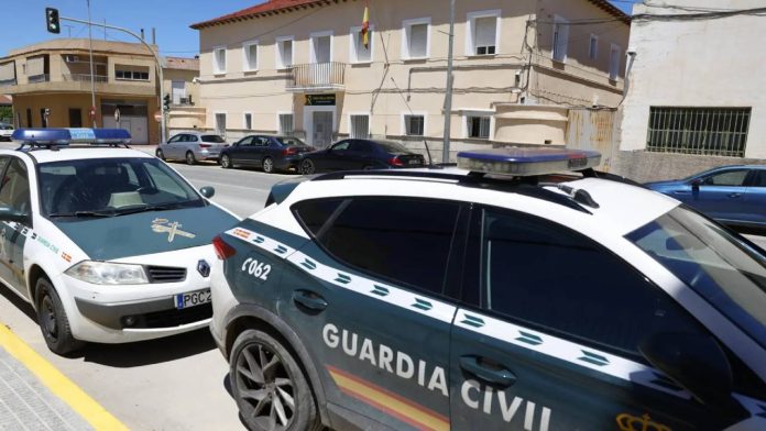 Triple crimen en Dolores_ un guardia civil mata a su mujer y a su hijo antes de suicidarse Triple crimen en Dolores: un guardia civil mata a su mujer y a su hijo antes de suicidarse